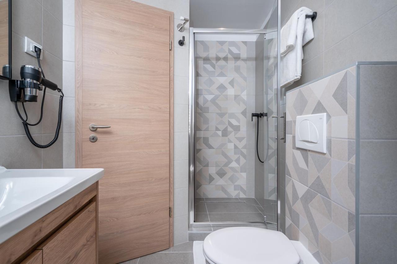 Aaa Apartments & Rooms With Free Parking Пула Экстерьер фото